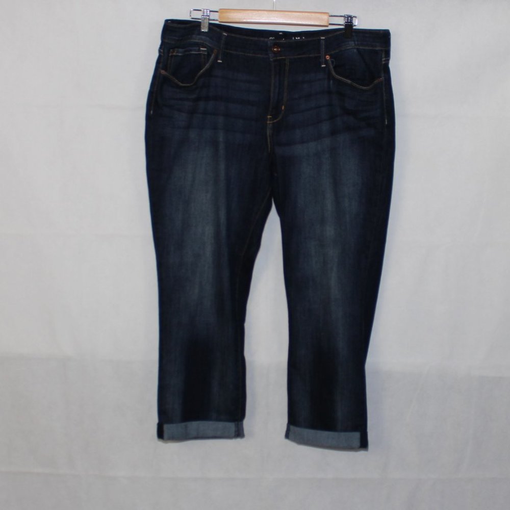 Levis Signature Modern Slim Cuffed Capris 20 N64